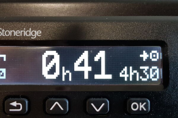Pausencountdown und Lenkzeitanzeige im Fahrzeug